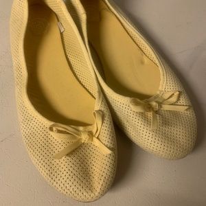 SO flats, Yellow, Size 8 1/2